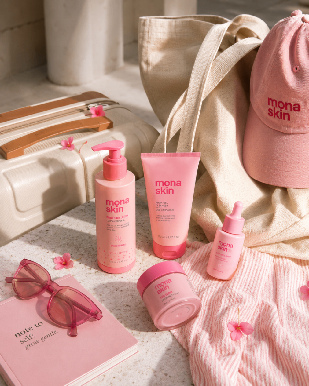 Colección Mona Skin en una escena lifestyle de viaje